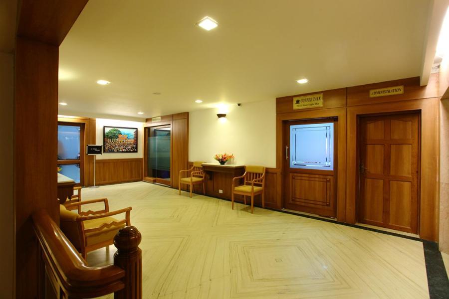 Hotel Pooram International Thrissur Esterno foto