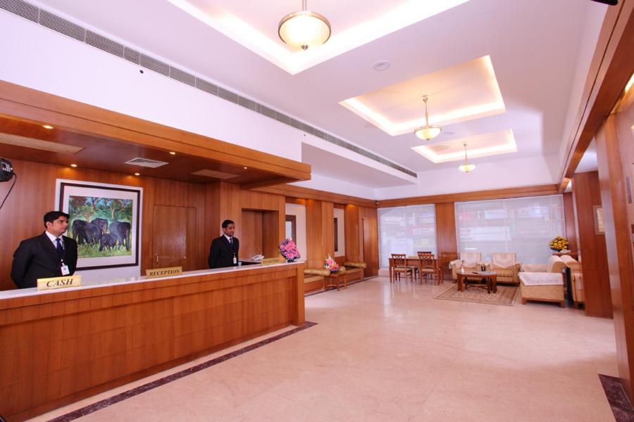 Hotel Pooram International Thrissur Esterno foto